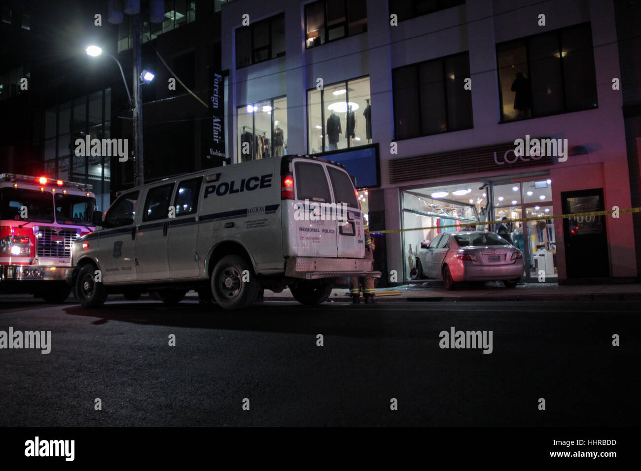 Halifax, Canada. 20 Jan, 2017. Un taxi conduit par le magasin de vêtements Lole sur Spring Garden Road, à Halifax, en Nouvelle-Écosse. Credit : Lee Brown/Alamy Live News Banque D'Images