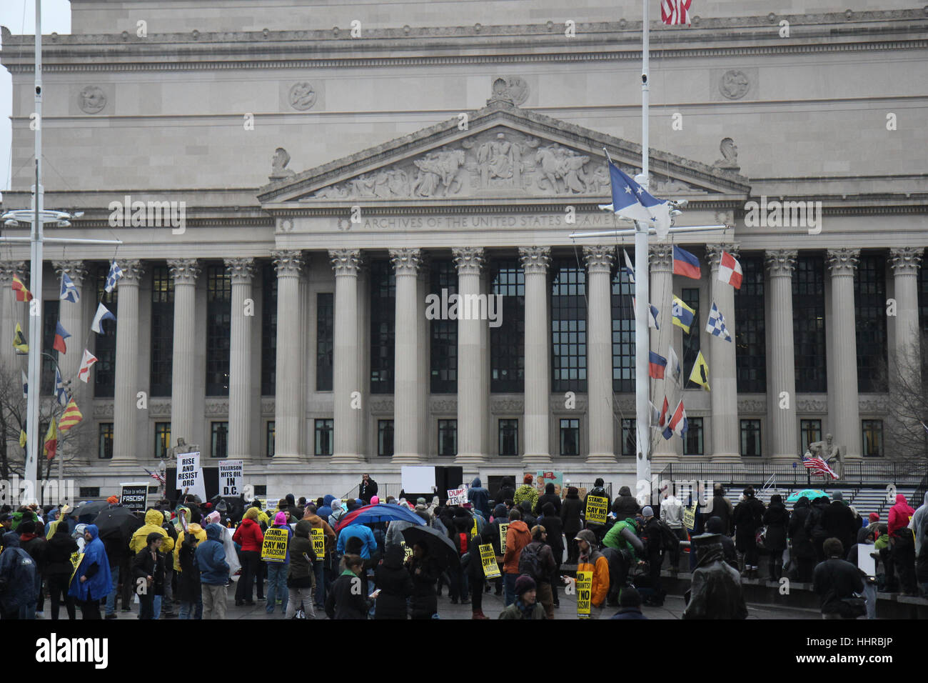 Washington, USA. Le 20 janvier, 2017. Protestataires à manifestation tenue par la Coalition Réponse le jour de l'inauguration de Donald J. Trump comme président des États-Unis. Crédit : Susan Pease/Alamy Live News Banque D'Images