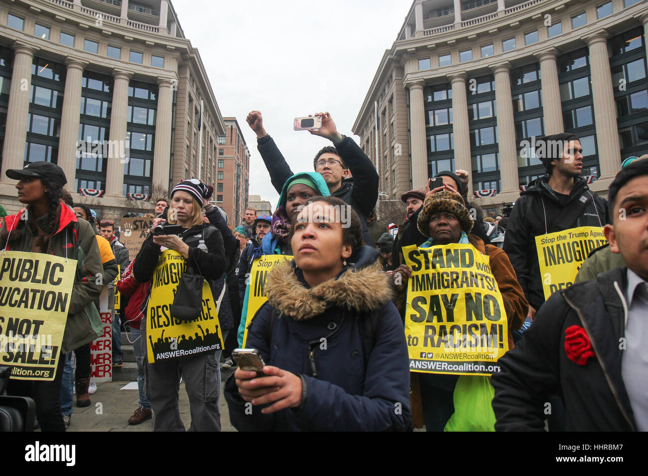 Washington, USA. Le 20 janvier, 2017. Les manifestants lors d'un rassemblement organisé par la Coalition Réponse le jour de l'inauguration de Donald J. Trump comme président des États-Unis. Crédit : Susan Pease/Alamy Live News Banque D'Images