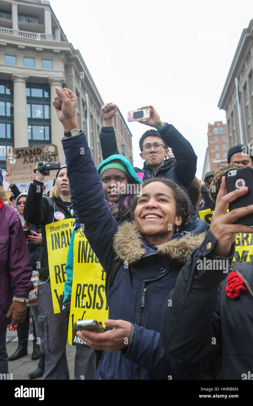 Washington, USA. Le 20 janvier, 2017. Les manifestants lors d'un rassemblement organisé par la Coalition Réponse le jour de l'inauguration de Donald J. Trump comme président des États-Unis. Crédit : Susan Pease/Alamy Live News Banque D'Images