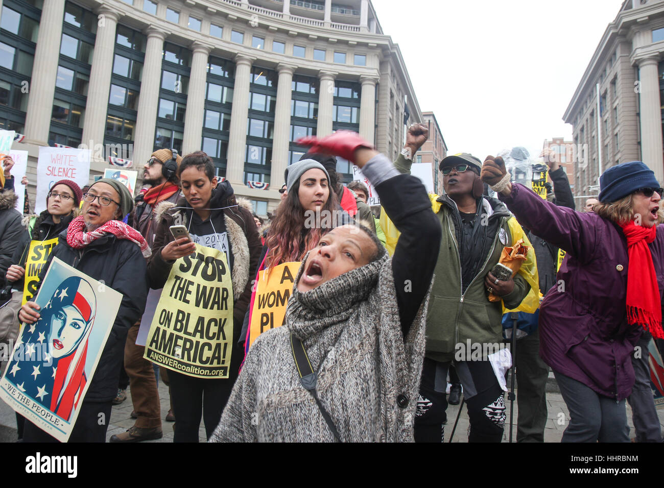Washington, USA. Le 20 janvier, 2017. Les manifestants lors d'un rassemblement organisé par la Coalition Réponse le jour de l'inauguration de Donald J. Trump comme président des États-Unis. Crédit : Susan Pease/Alamy Live News Banque D'Images