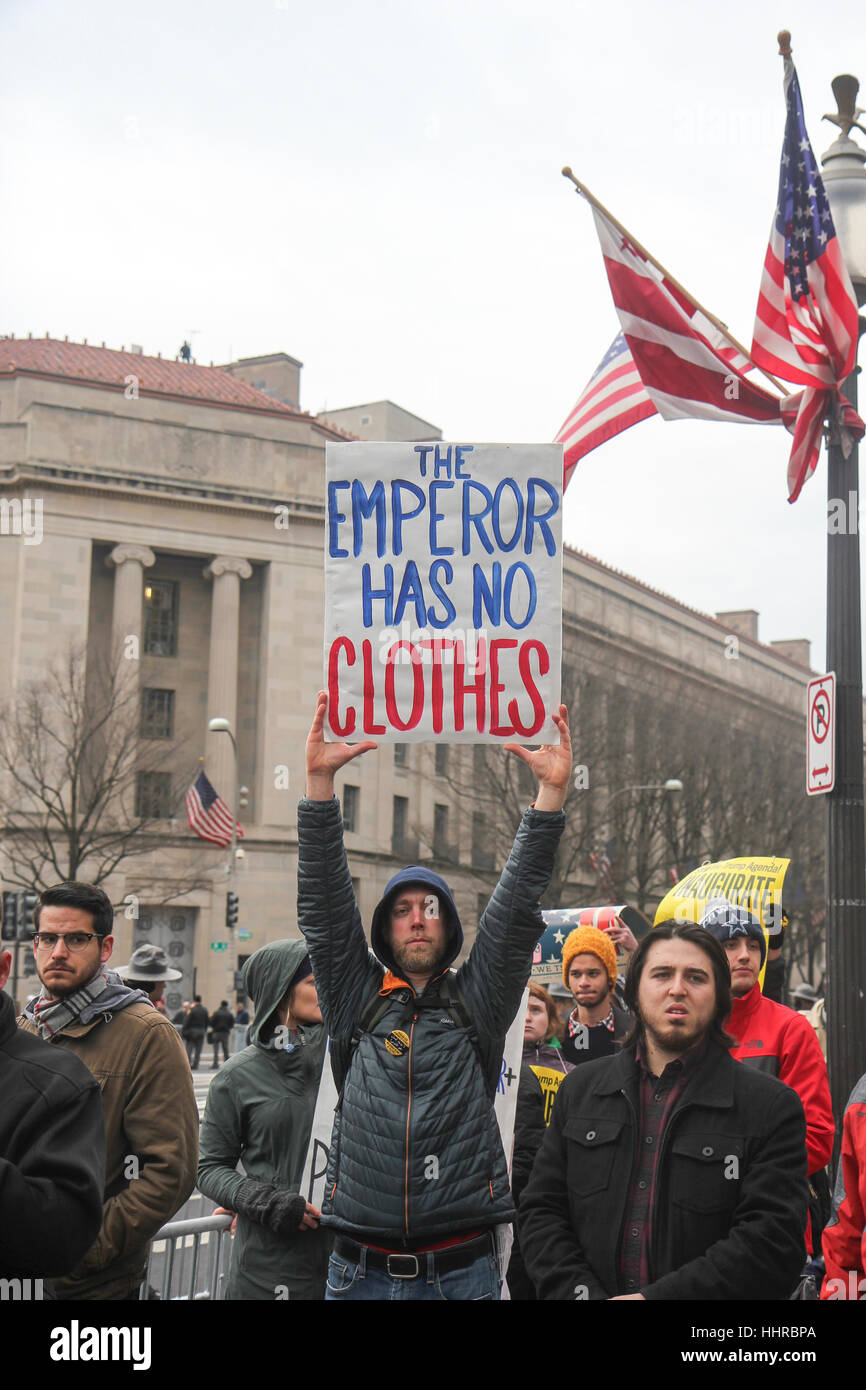 Washington, USA. Le 20 janvier, 2017. Les manifestants lors d'un rassemblement organisé par la Coalition Réponse le jour de l'inauguration de Donald J. Trump comme président des États-Unis. Crédit : Susan Pease/Alamy Live News Banque D'Images