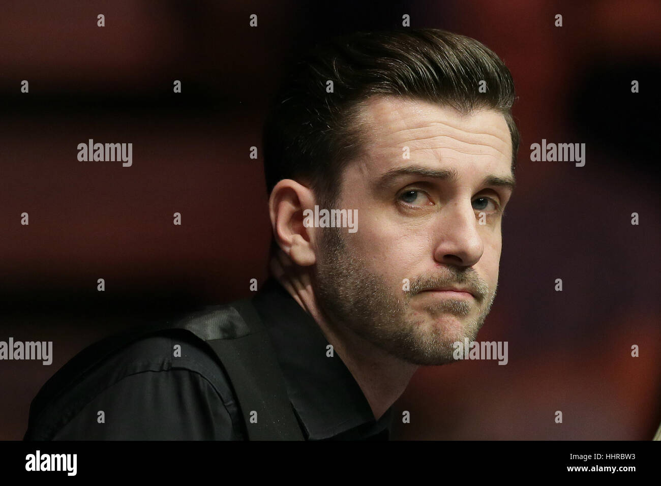 Londres, Royaume-Uni. 20 Jan, 2017. Mark Selby, d'Angleterre, réagit au cours du match quart de finale avec Barry Hawkins de l'Angleterre au Snooker Masters 2017 à l'Alexandra Palace à Londres, au Royaume-Uni. Selby a perdu 3-6. Crédit : Tim Irlande/Xinhua/Alamy Live News Banque D'Images