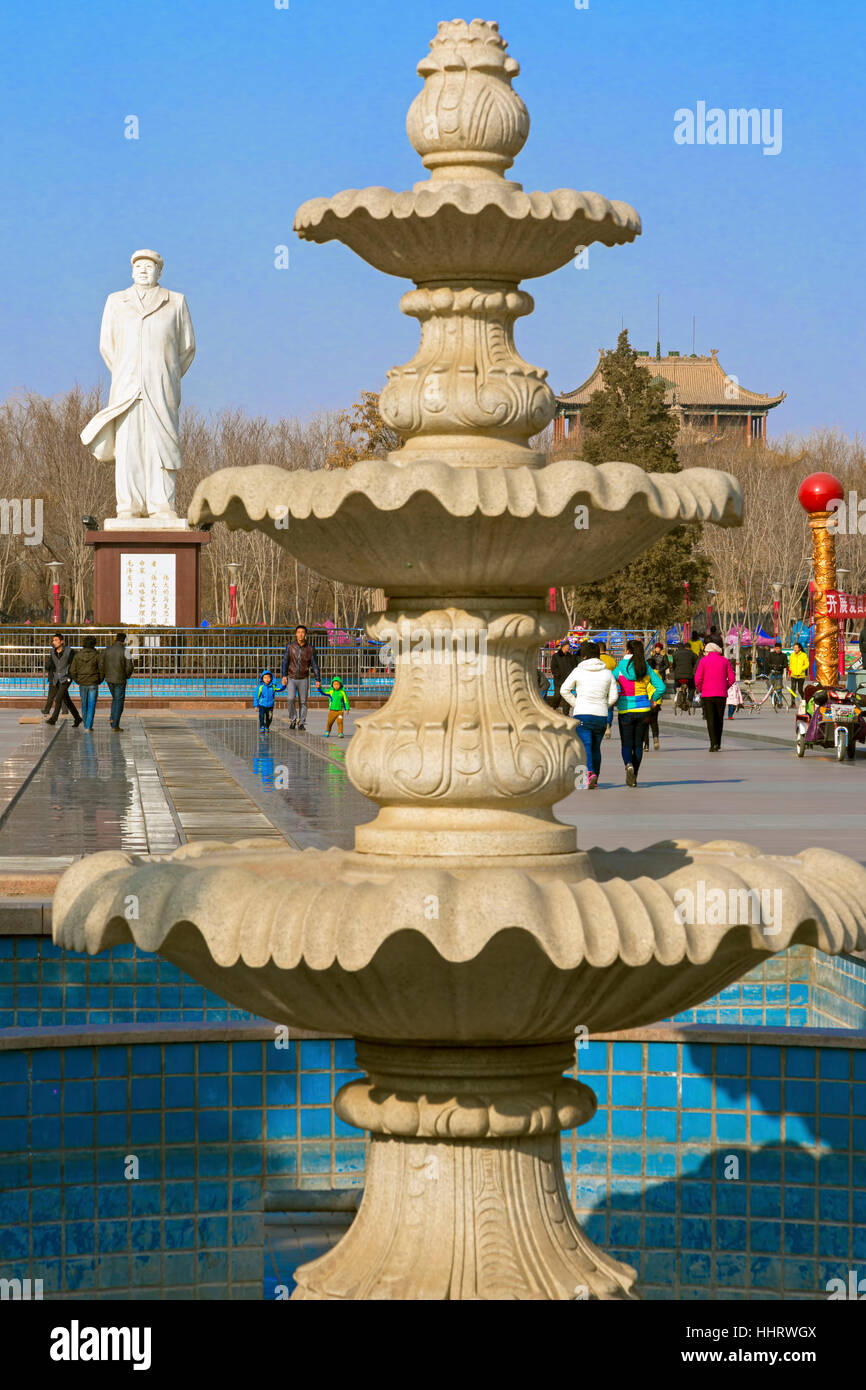 Le président Mao statue, la Place du Peuple, Zhongwei, province de Ningxia, Chine Banque D'Images