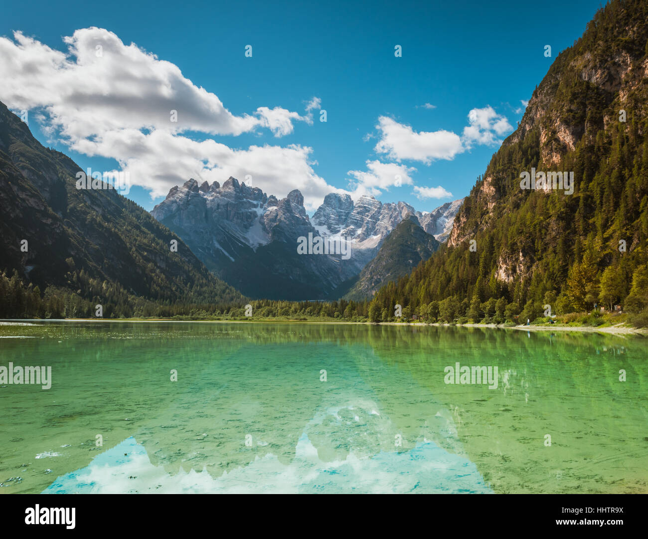 Beau lac de montagne Alpes Dolomites dans Landro, Italie Banque D'Images