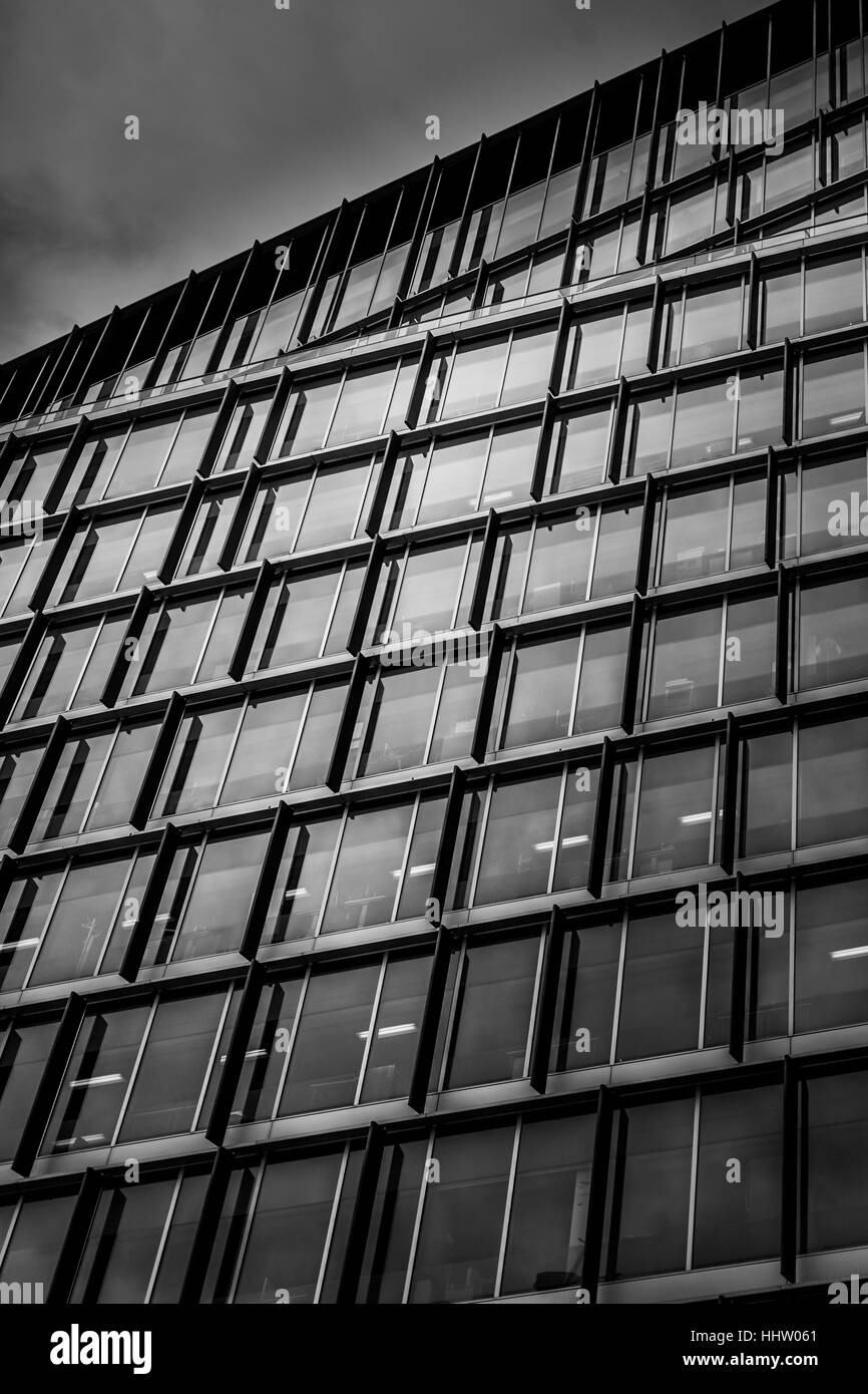 Bâtiment moderne en verre et en acier façade d'un immeuble commercial à Londres, Royaume-Uni Banque D'Images