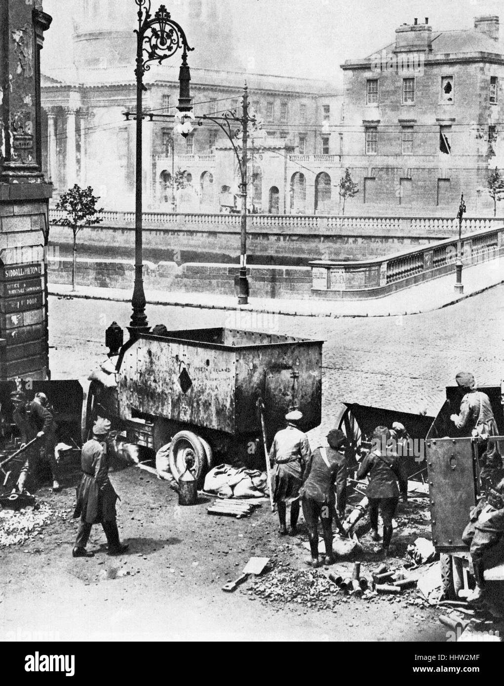 Attaque sur les quatre cours, début de la bataille de Dublin, d'une semaine de combats de rue début la guerre civile irlandaise, 1922 Banque D'Images