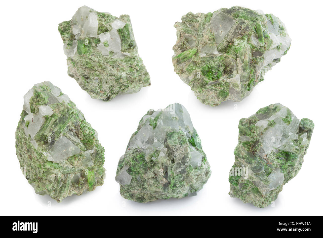 De clorite vert minéral et de quartz en fond blanc Banque D'Images