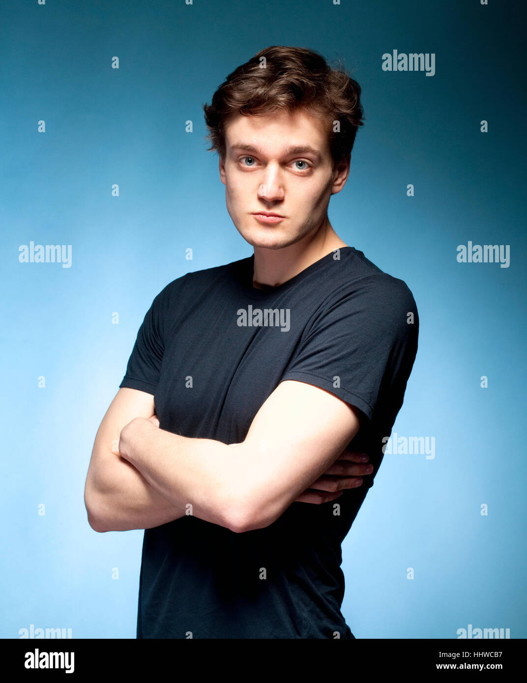 Portrait d'un jeune homme en chemise bleue Banque D'Images