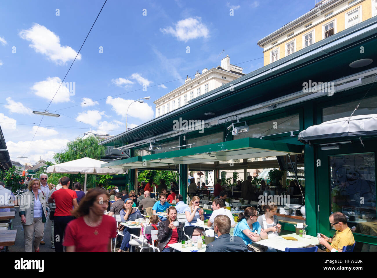 Wien, Vienne : marché Naschmarkt ; petit-déjeuner le samedi, dimanche matin 06, Wien, Autriche. Banque D'Images