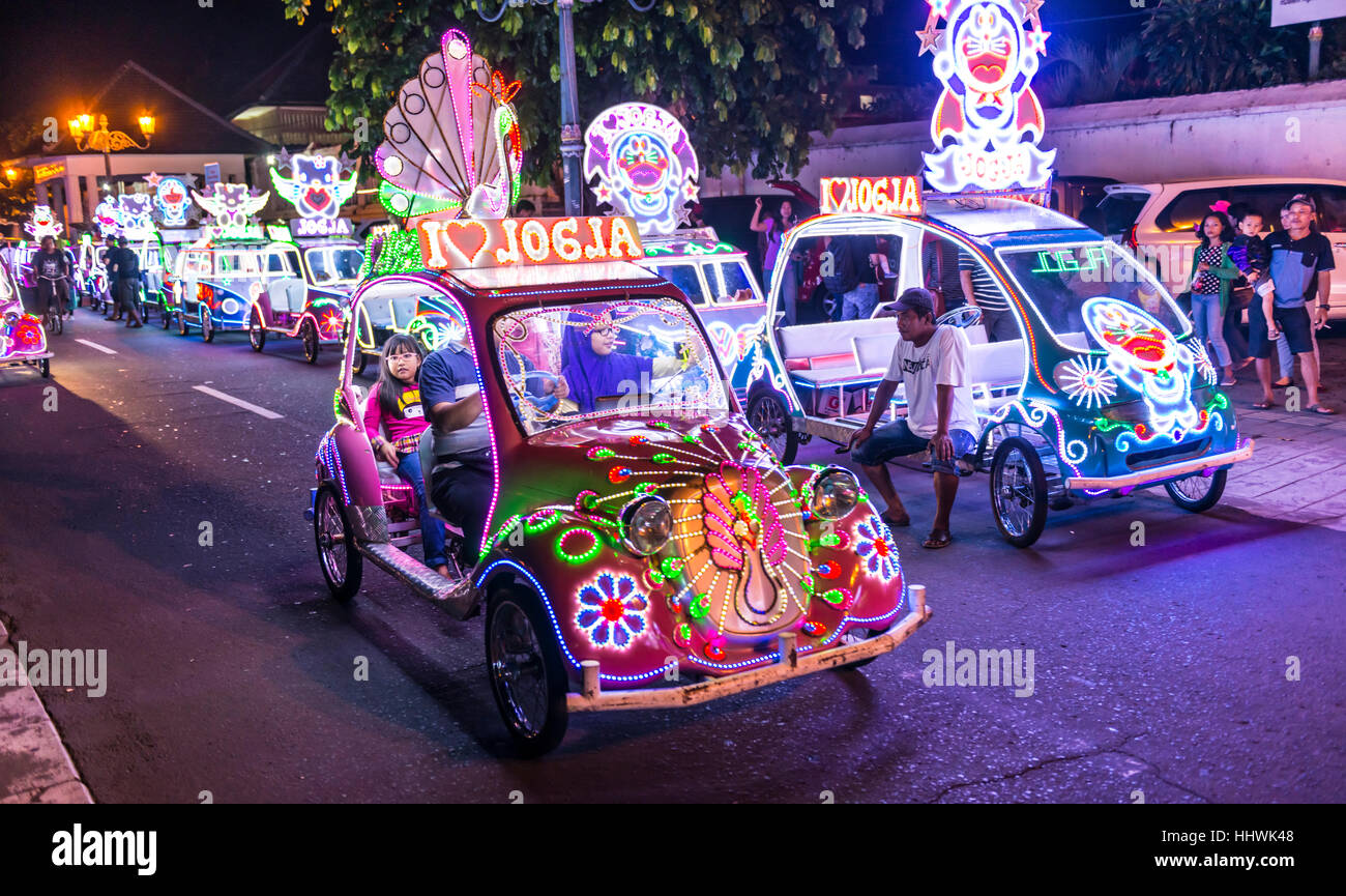 Éclairé par LED de couleur de voiture, voiture à pédale, Yogyakarta,  Indonésie Photo Stock - Alamy