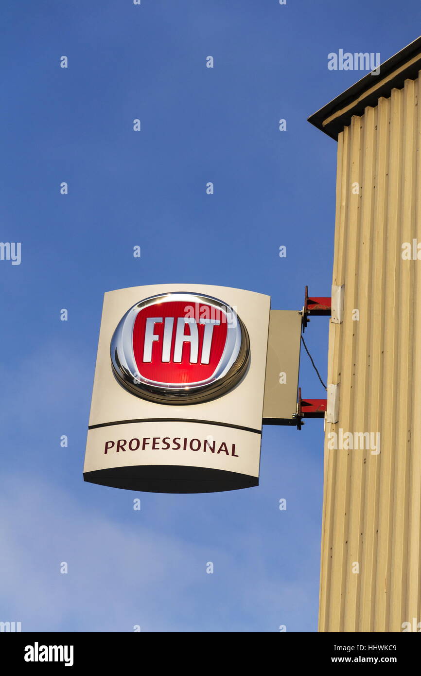 PRAGUE, RÉPUBLIQUE TCHÈQUE - le 20 janvier : société du groupe Fiat logo sur la construction de la concession le 20 janvier 2017 Banque D'Images