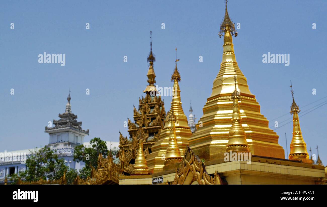 Pagodes Sule Paya d'or au temple dans le centre de Yangon, Myanmar Banque D'Images