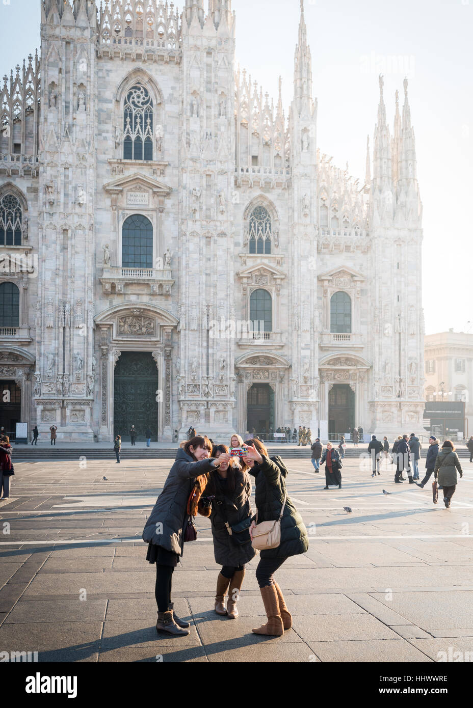 La cathédrale de Milan / Duomo, Lombardie, Italie, une destination populaire pour les touristes asiatiques Banque D'Images