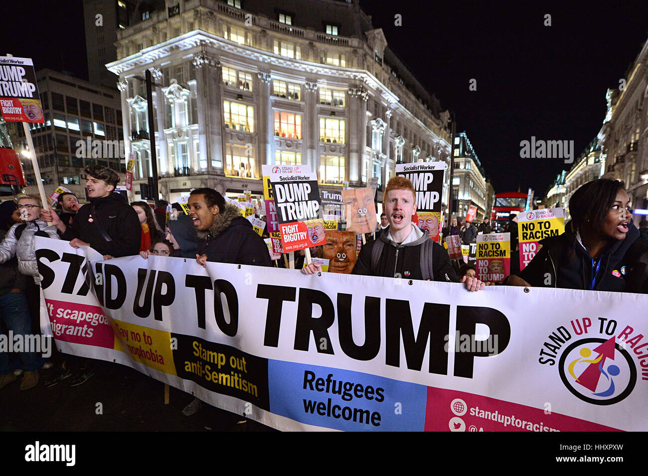 Une manifestation contre le président américain, Donald Trump a lieu à Oxford Circus, Londres. Banque D'Images