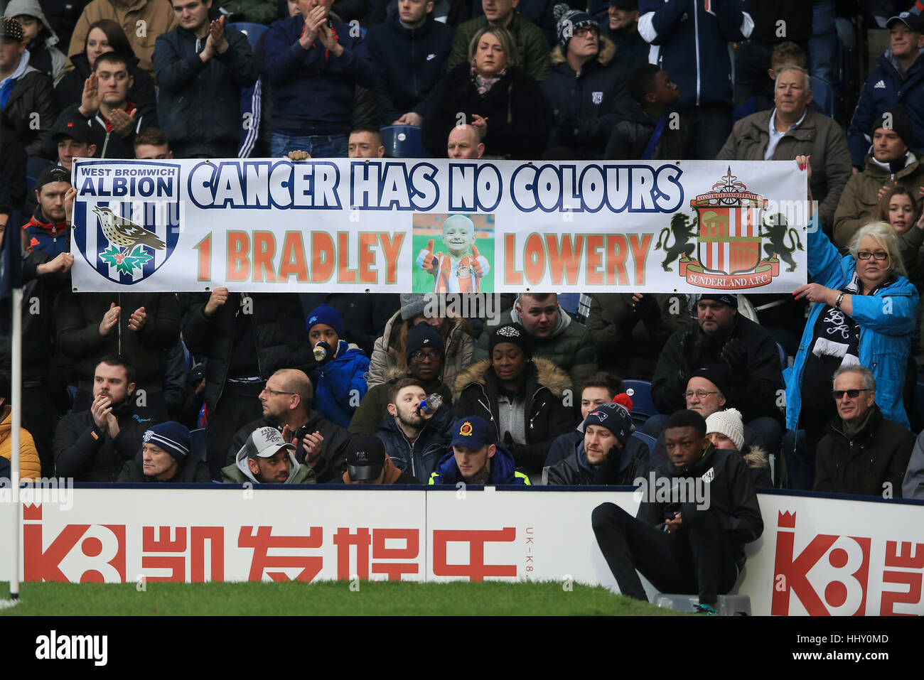 Une bannière est affichée l'appui de cinq ans au cours de l'Lowery Bradley Premier League match à The Hawthorns, West Bromwich. ASSOCIATION DE PRESSE Photo. Photo date : Samedi 21 janvier 2016. Voir PA histoire : SOCCER West Brom. Crédit photo doit se lire : Nigel Français/PA Wire. RESTRICTIONS : EDITORIAL N'utilisez que pas d'utilisation non autorisée avec l'audio, vidéo, données, listes de luminaire, club ou la Ligue de logos ou services 'live'. En ligne De-match utilisation limitée à 75 images, aucune émulation. Aucune utilisation de pari, de jeux ou d'un club ou la ligue/dvd publications. Banque D'Images