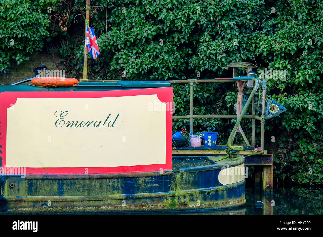 Le côté d'une barge montrant son nom et d'un Union Jack flag Banque D'Images