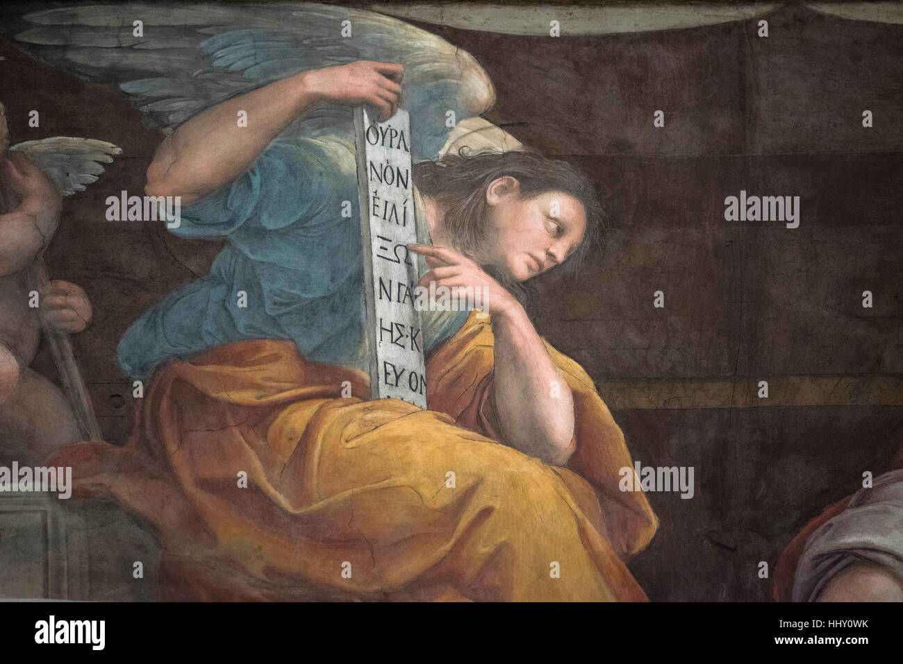 Rome. L'Italie. Détail de la fresque de Raphaël, les quatre Sibylles, ca. En 1514, la Chapelle Chigi de Santa Maria della Pace. Détail de l'ange holding tablet. Ra Banque D'Images