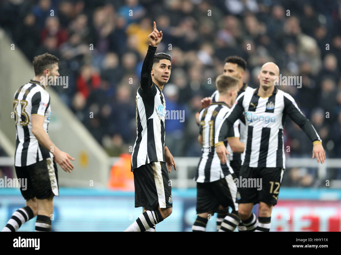 Ayoze Perez du Newcastle United fête marquant son troisième but du côté du jeu au cours de la Sky Bet Championship match à St James' Park, Newcastle. Banque D'Images