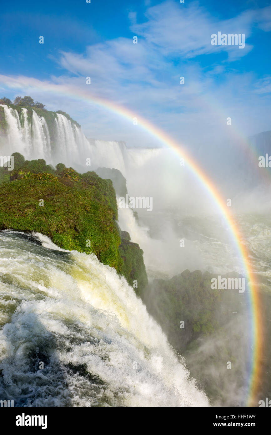 Les majestueuses chutes d'Iguaçu, une des merveilles du monde à Foz do Iguaçu, Brésil Banque D'Images