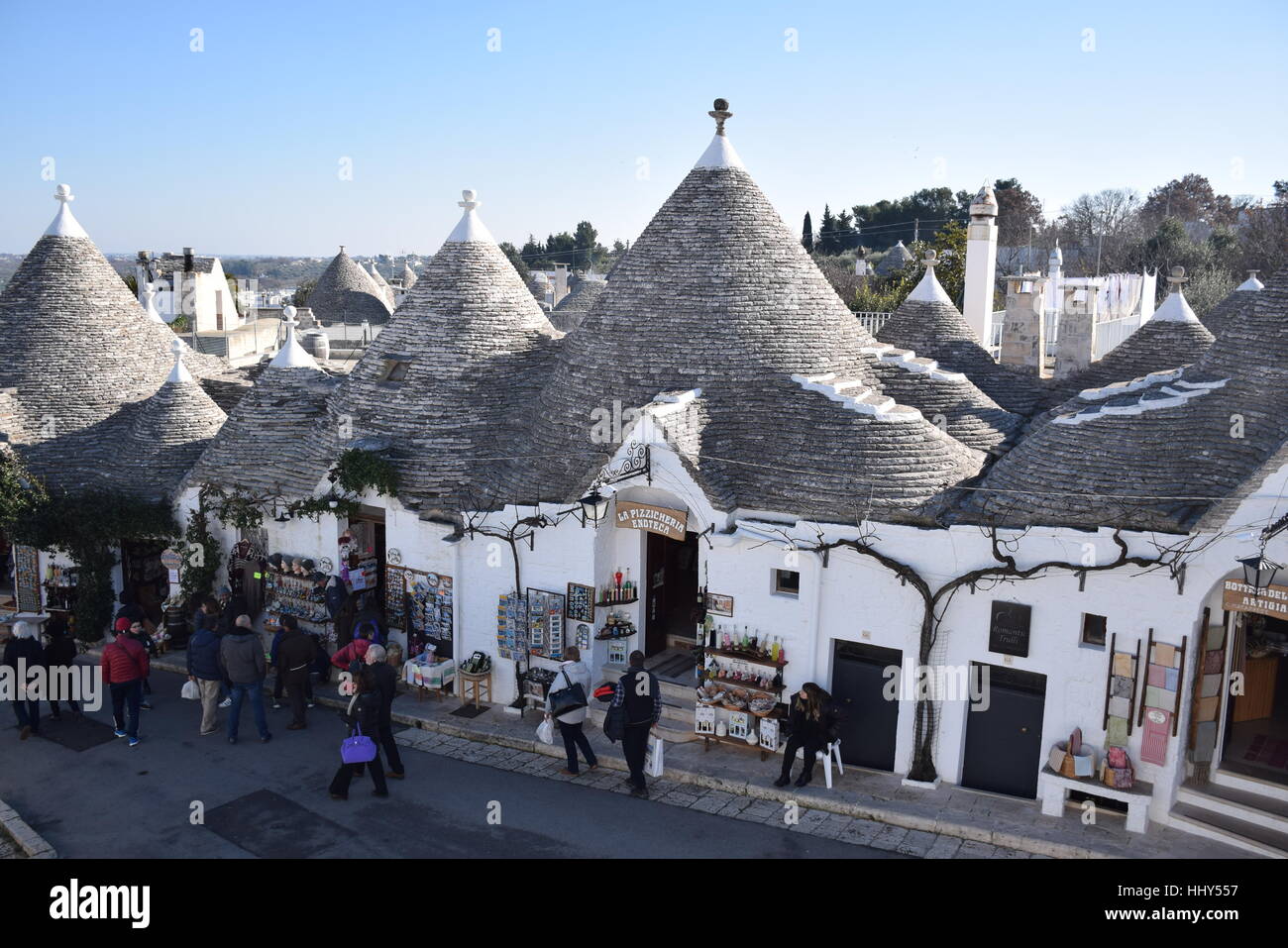 la-belle-ville-de-alberobello-et-ses-trulli-traditionnels-les-maisons
