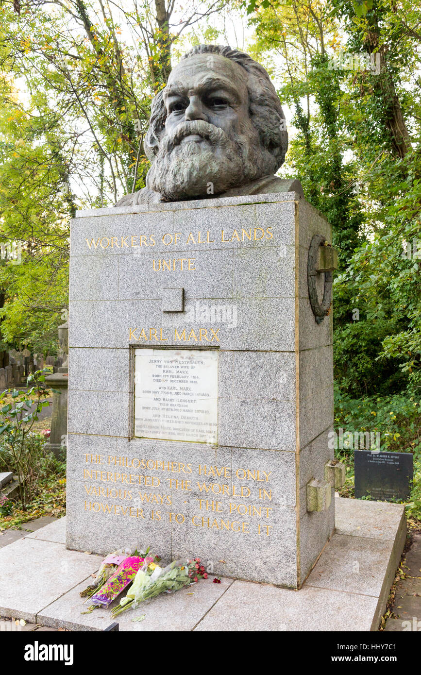 Karl Marx en tombstone le Cimetière de Highgate, Londres, Angleterre, Royaume-Uni Banque D'Images