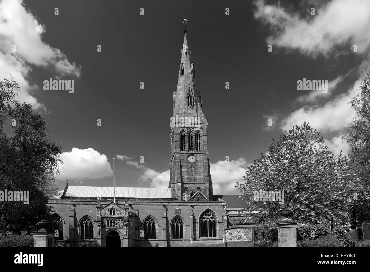 Vue d'été de l'entrée de cathédrale de Leicester, Leicestershire, Angleterre, Grande-Bretagne, Royaume-Uni Banque D'Images