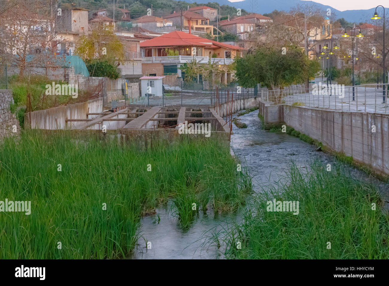 Équipements en Chambre de truites près de berges en Grèce Banque D'Images