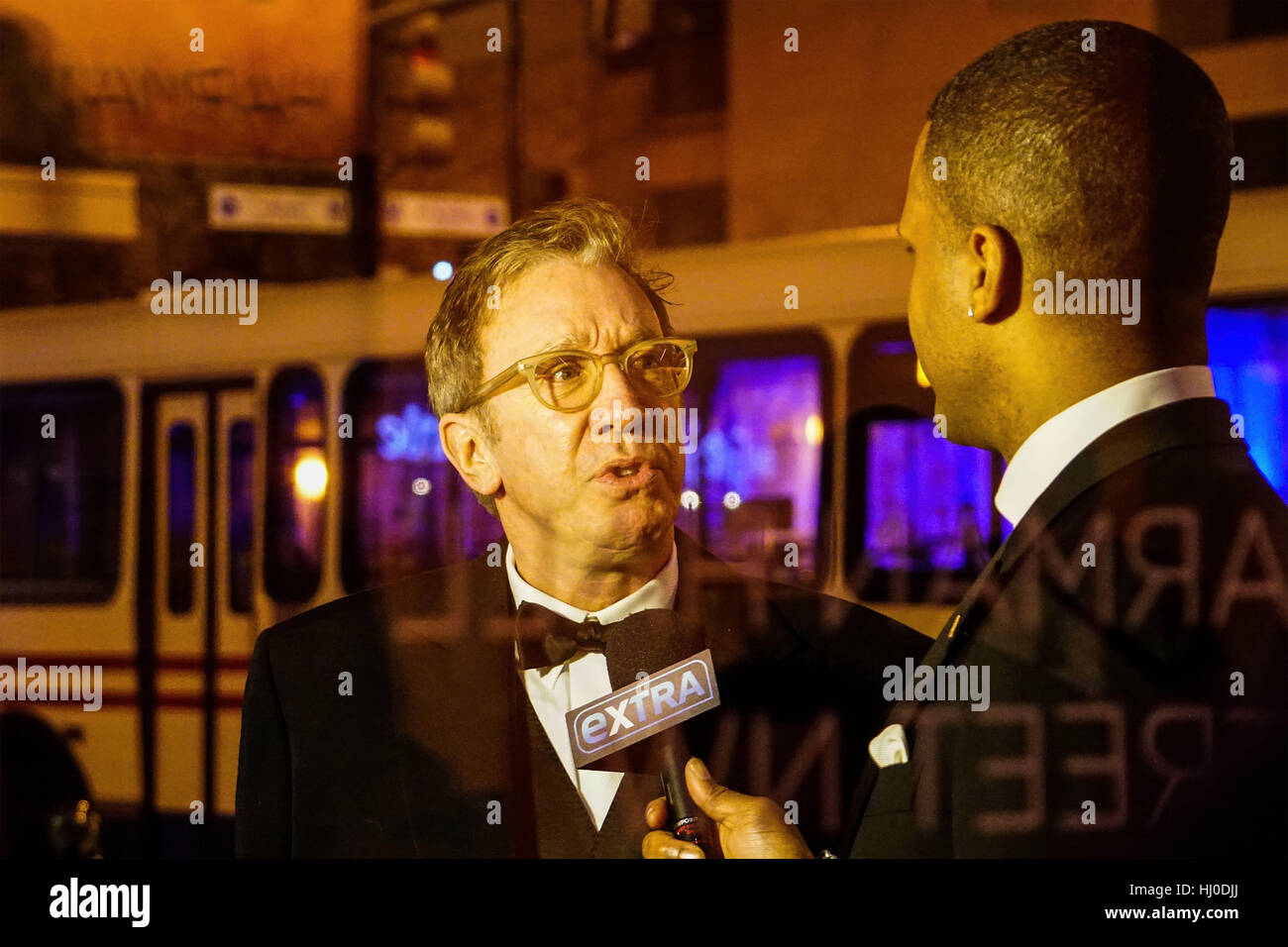 Washington DC, USA. 20 Jan, 2017. L'acteur Tim Allen parle d'un journaliste sur les Creative Coalition première balle sur le Harmon Centre for the Arts le 20 janvier 2017 à Washington, DC : Crédit Photo l'accès/Alamy Live News Banque D'Images