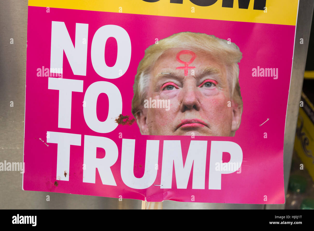 Londres, Royaume-Uni. 21 janvier, 2017. Les manifestants se rassembleront à Grosvenor Square de prendre part à la Marche des femmes, qui est un anti-protestation Trump. Plus de 10 000 manifestants marchaient de Grosvenor Square à un rassemblement à Trafalgar Square. © Images éclatantes/Alamy Live News Banque D'Images
