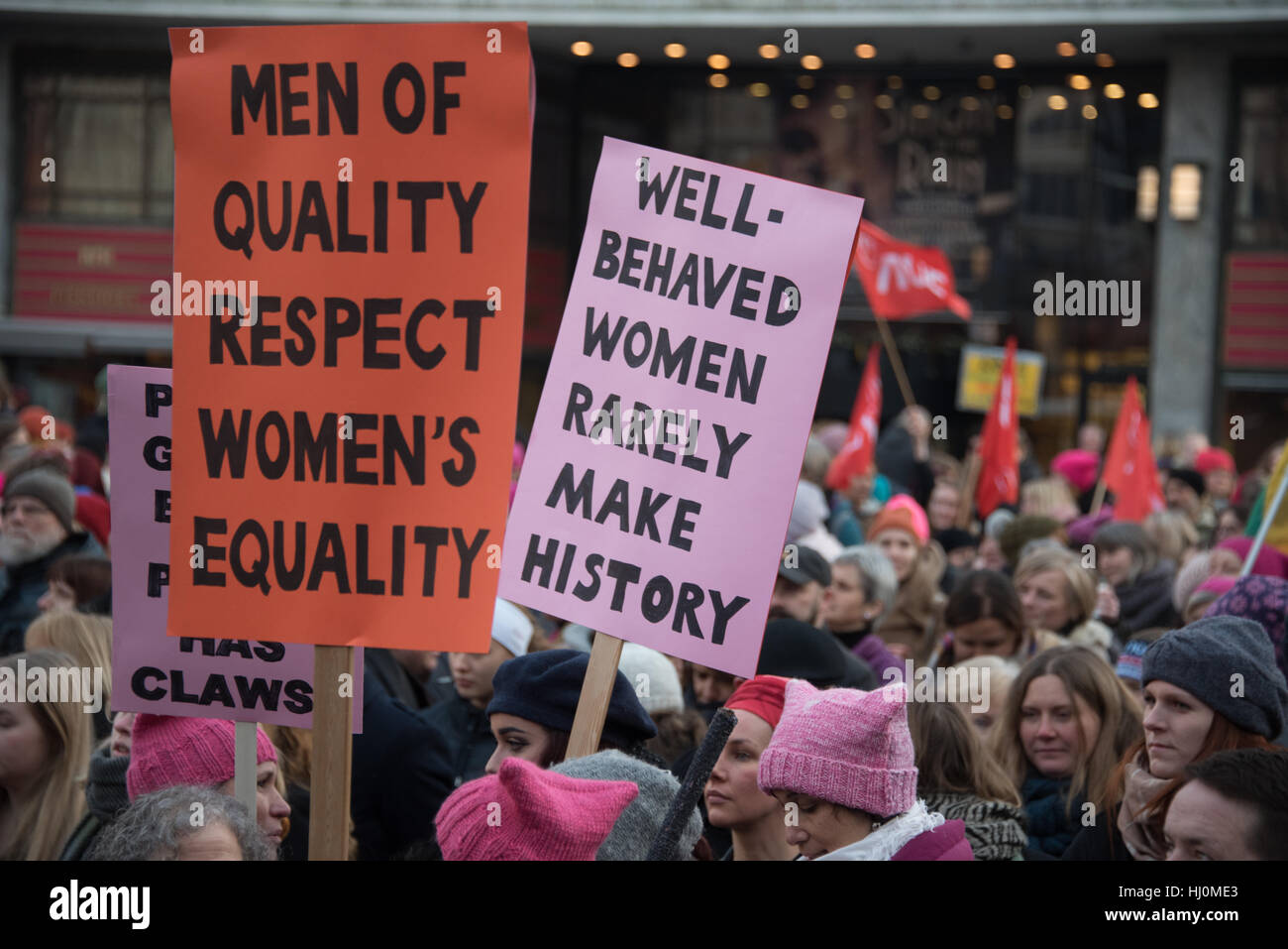Oslo, Norvège, le 17 janvier, 2017. Des milliers rejoindre la Marche des femmes en Norvège, l'un des 670 protestations globales le jour après l'inauguration du président américain Donald Trump. Ryan Rodrick Beiler/Alamy Live News Banque D'Images