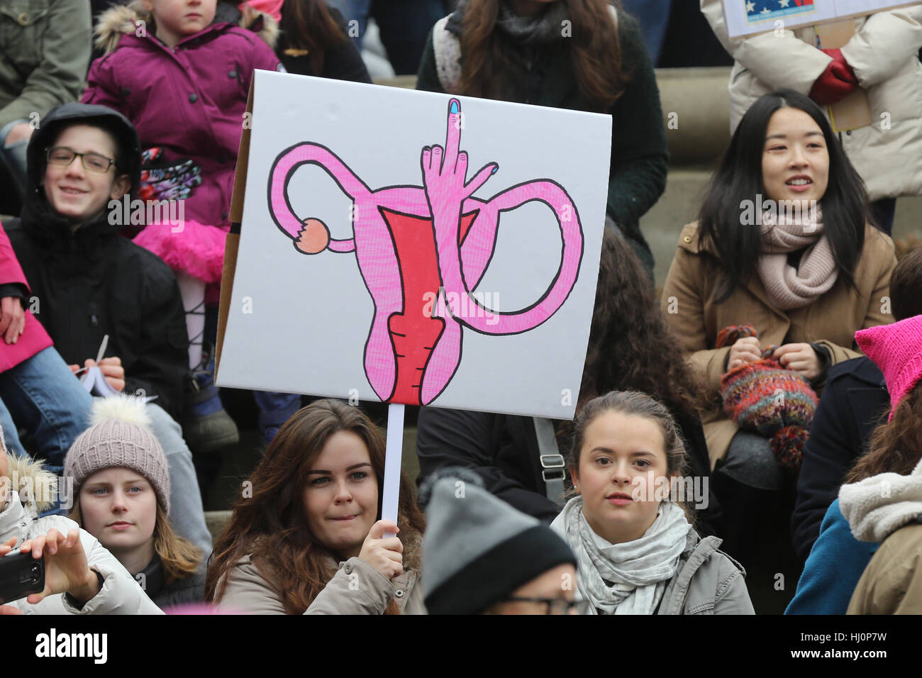 Kingston, Canada. 21 Jan, 2017. Les gens protestent et maintenir des panneaux lors de la marche des femmes à Kingston. La marche est à l'appui avec la marche des femmes à Washington, D.C. Crédit : Lars Hagberg/Alamy Live News Banque D'Images