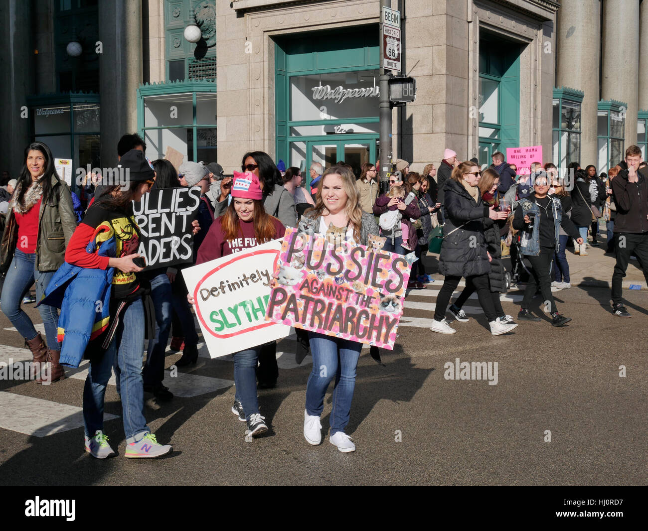 Chicago, Illinois, USA. 21 Jan, 2017. Des milliers de femmes et d'hommes ont convergé vers le centre-ville de Chicago aujourd'hui en protestation de l'atout de Donald devient le 45e président des États-Unis. Credit : Todd Bannor/Alamy Live News Banque D'Images