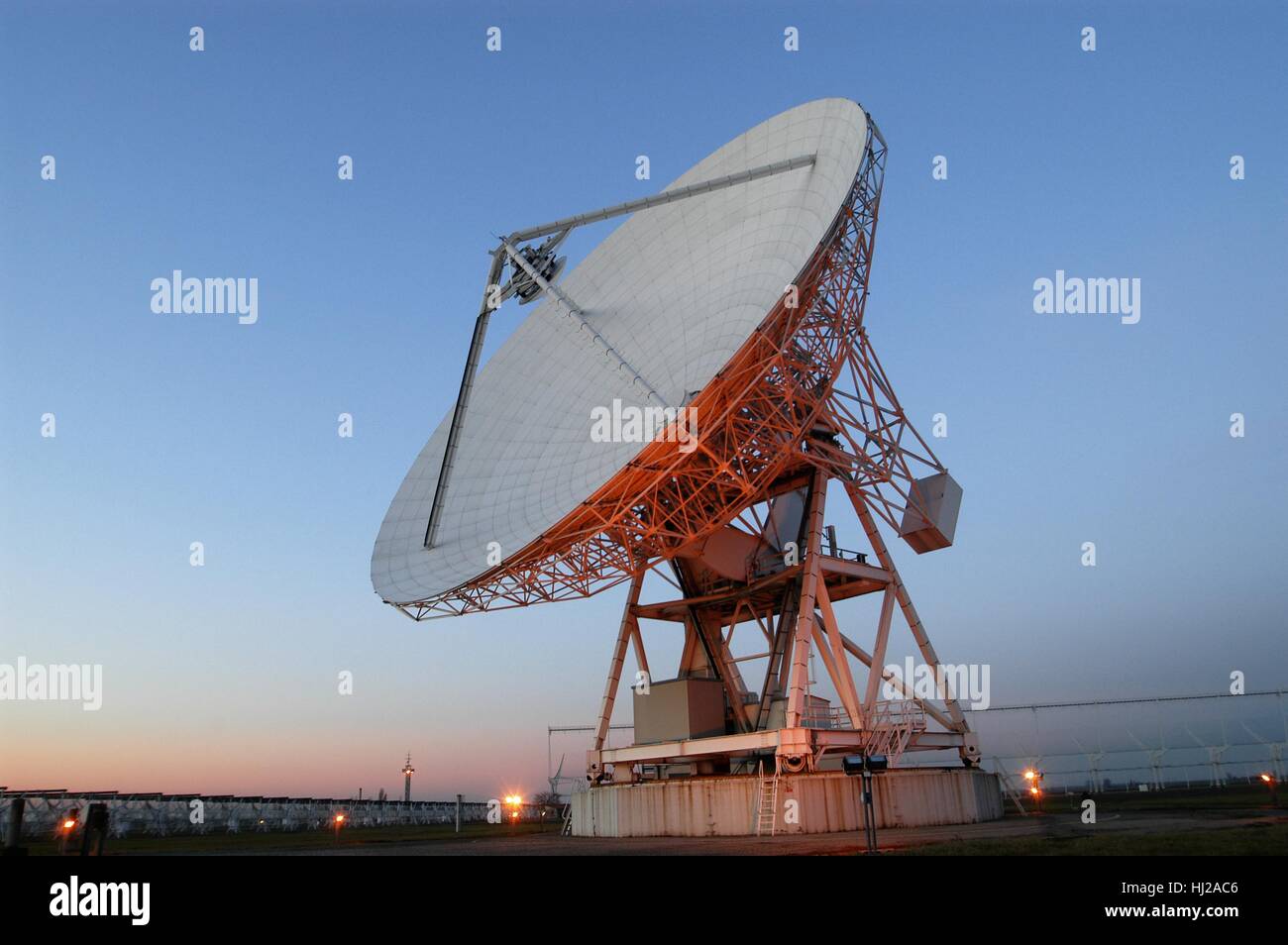 Télescope radio ' Croix de l'Amérique du ' à Medicina (Bologne, Italie), antenne parabolique Banque D'Images