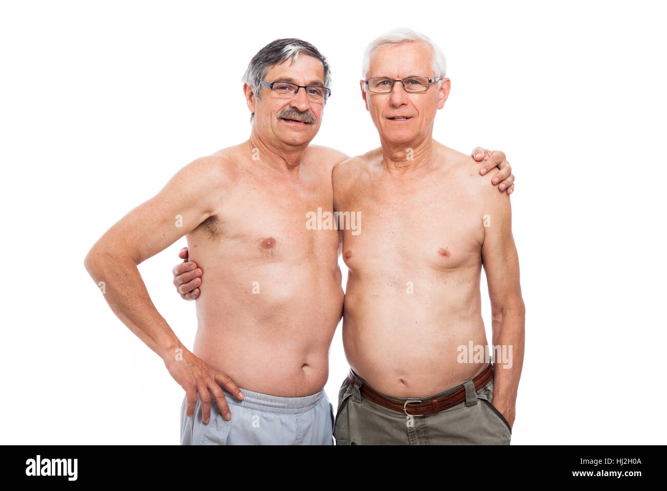 Portrait de deux hommes âgés, torse nu isolé sur fond blanc. Banque D'Images