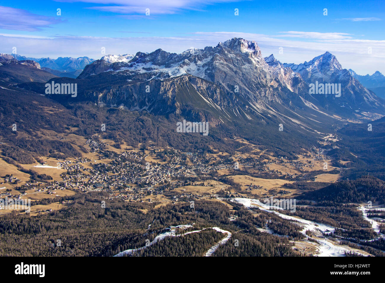 Vue panoramique des montagnes des Dolomites autour de célèbre station de ski Cortina d'Ampezzo Italie Banque D'Images