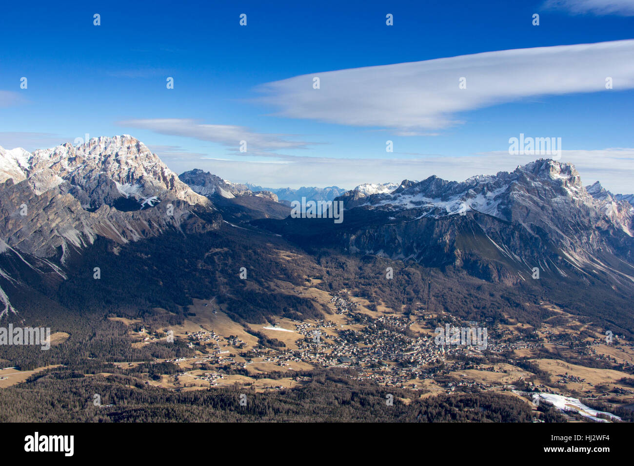 Vue panoramique des montagnes des Dolomites autour de célèbre station de ski Cortina d'Ampezzo Italie Banque D'Images
