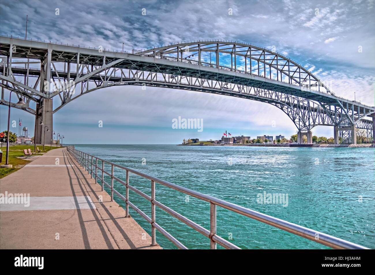 Pont Blue Water international border crossing. Le pont Blue Water relie Port Huron, Michigan USA et à Sarnia, Ontario, Canada. Banque D'Images