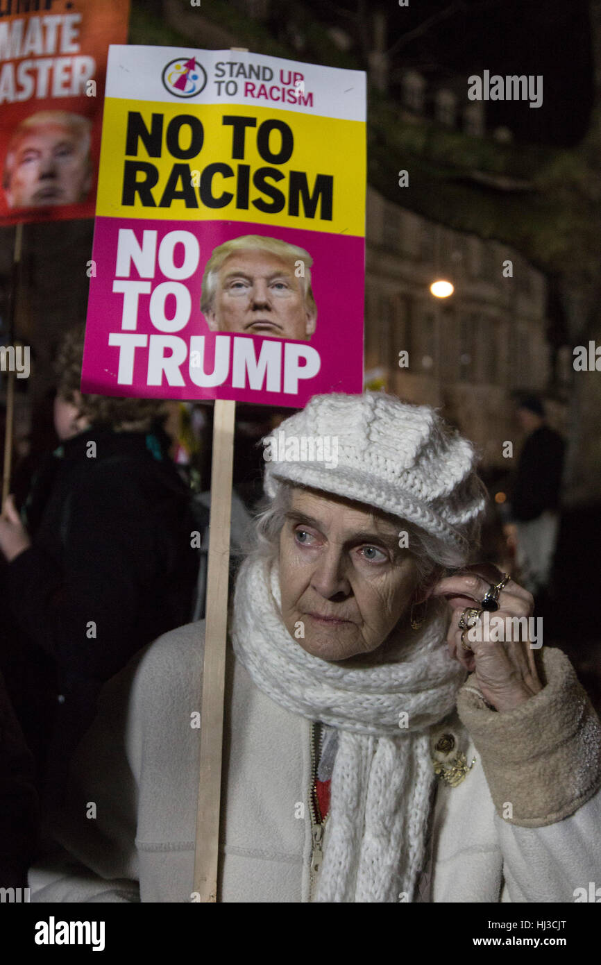 Londres, Royaume-Uni. 20 janvier 2017. Anti-Trump protestation devant l'ambassade des Etats-Unis d'Amérique dans la région de Grosvenor Square après l'inauguration de l'atout de Donald comme le 45e président des Etats-Unis. Banque D'Images