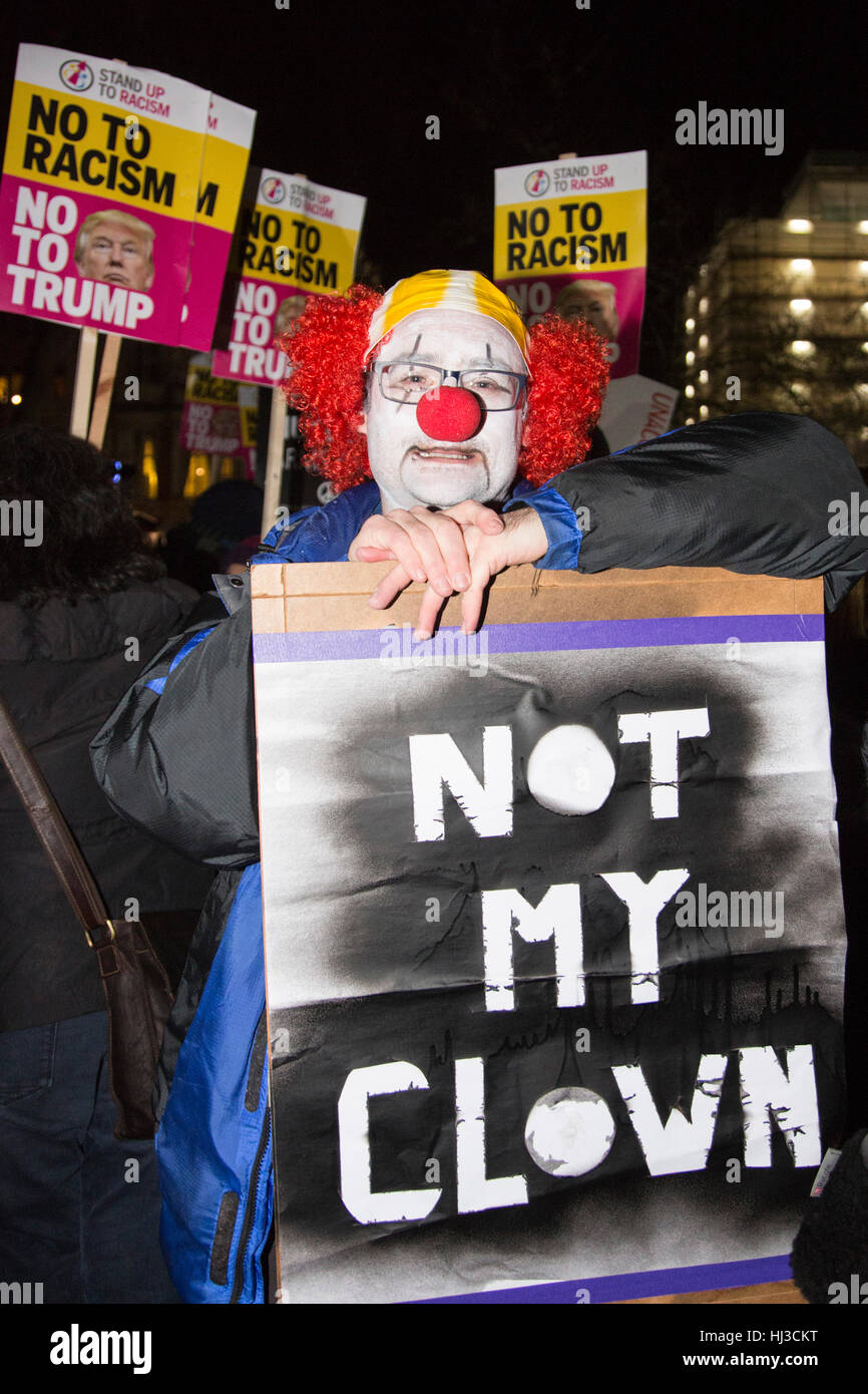 Londres, Royaume-Uni. 20 janvier 2017. Anti-Trump protestation devant l'ambassade des Etats-Unis d'Amérique dans la région de Grosvenor Square après l'inauguration de l'atout de Donald comme le 45e président des Etats-Unis. Banque D'Images