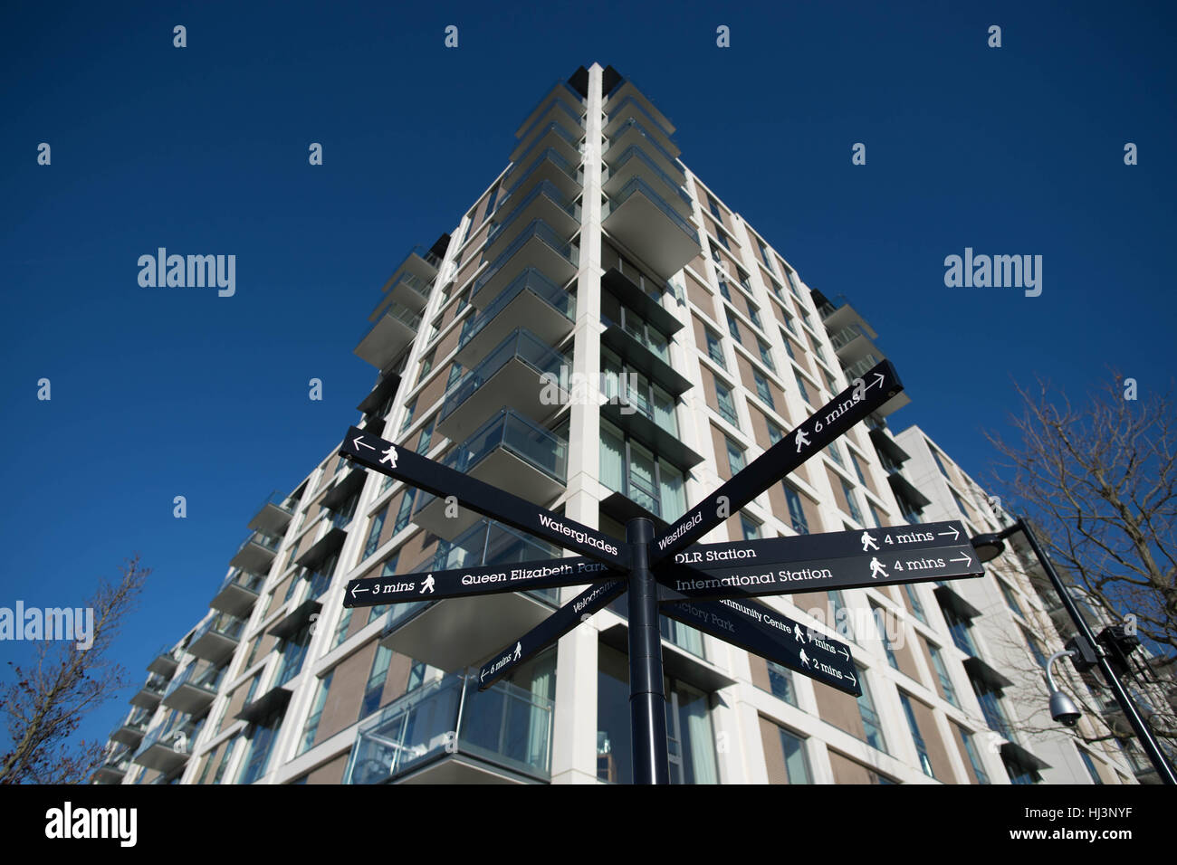 Un développement de logement adjacent à la Queen Elizabeth Olympic Park à Stratford, l'Est de Londres. La London Legacy Development Corporation a établi un plan ambitieux visant à régénérer la zone autour du site des Jeux Olympiques de 2012, la création d'un mélange d'habitations, locaux professionnels et équipements publics. Banque D'Images