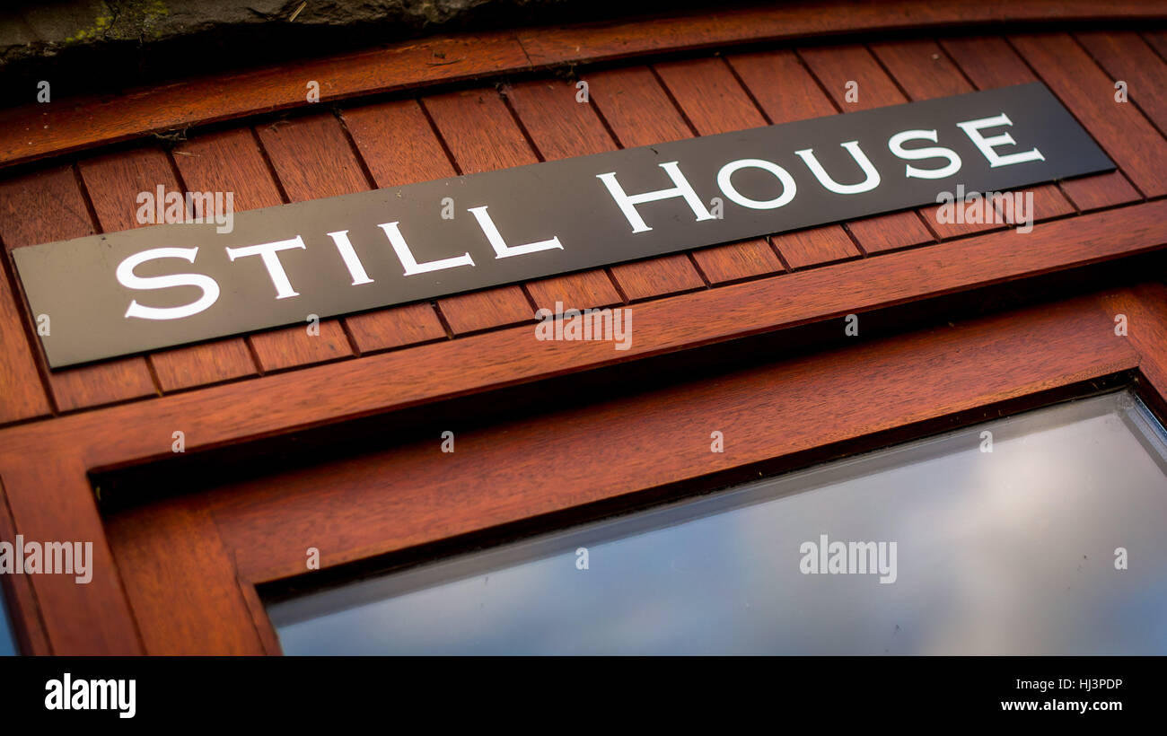 Différentes étapes de la distillation de gin en Écosse. Banque D'Images