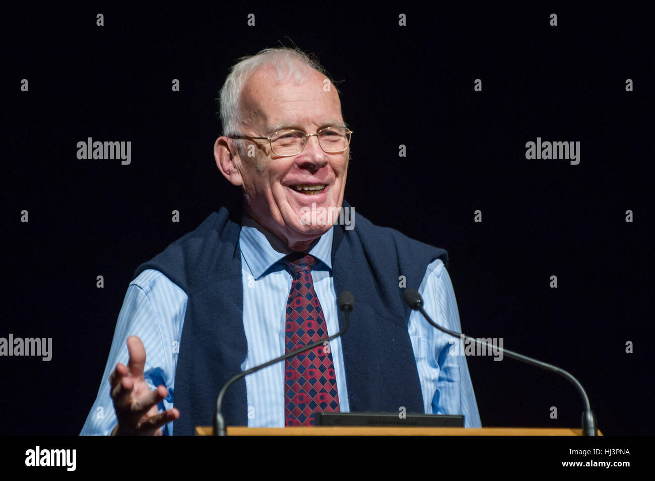 Sir Ian Clark Bois GBE est un homme d'affaires écossais. Il est surtout connu pour son travail dans l'industrie pétrolière de la mer du Nord avec le Groupe de bois Banque D'Images