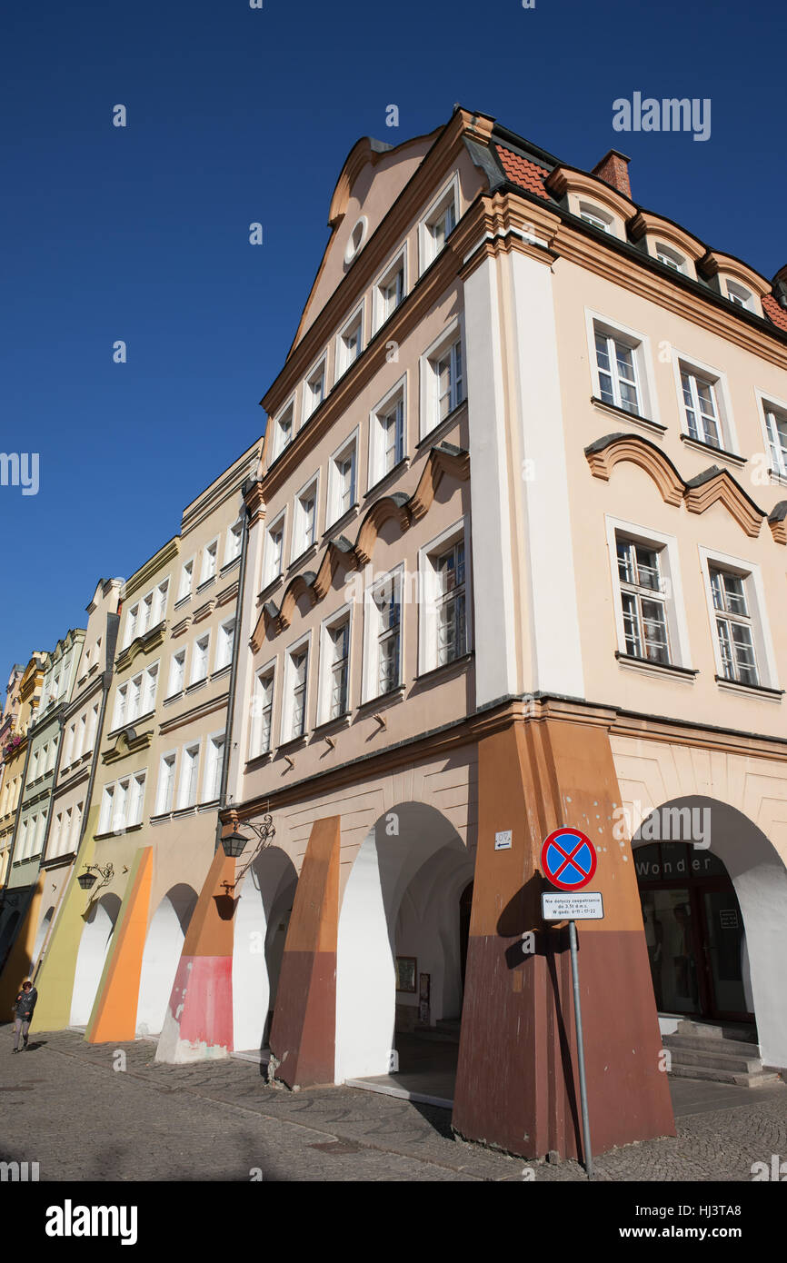 Immeuble historique avec arcade en vieille ville de Jelenia Gora, Pologne, Europe Banque D'Images