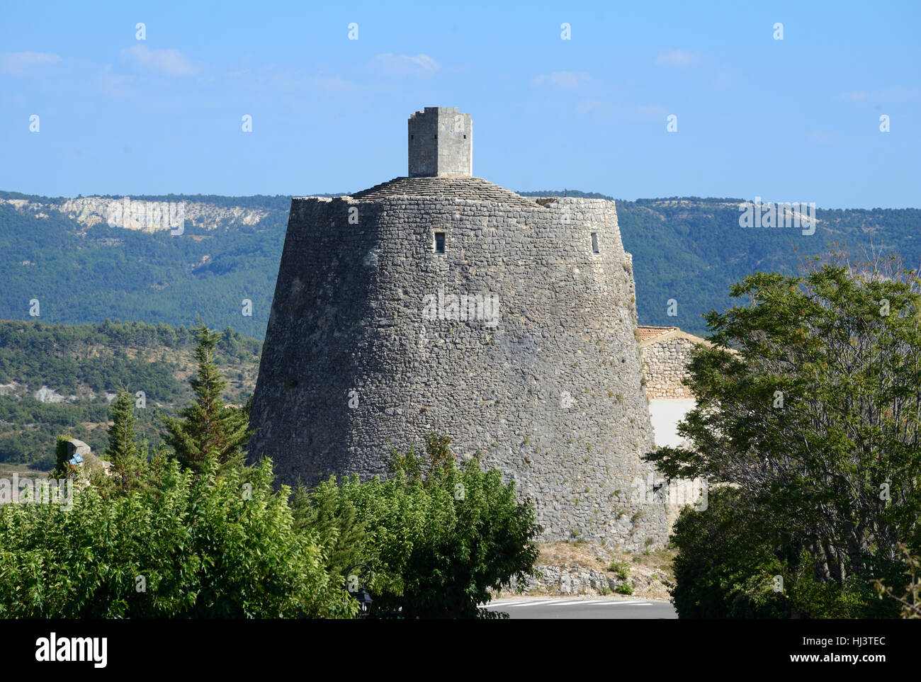 La Rotonde (c12e) Rotonde ou Donjon de C12th Château ou Château des Agoult à Simiane-la-Rotonde ou Simiane la Rotonde en Provence Banque D'Images