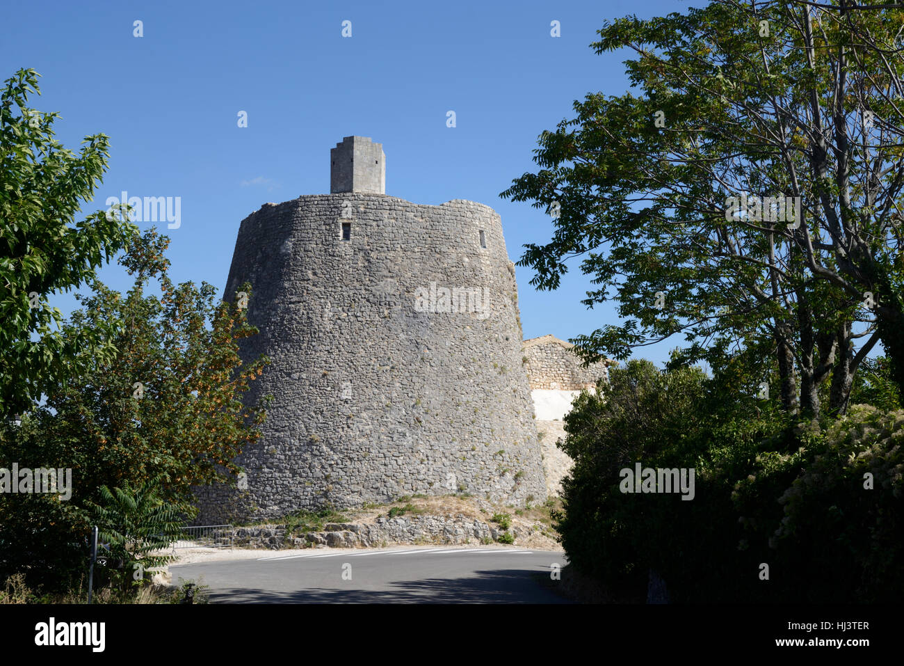 La Rotonde (c12e) Rotonde ou Donjon de C12th Château ou Château des Agoult Simiane-la-Rotonde ou Simiane la Rotonde en Provence Banque D'Images