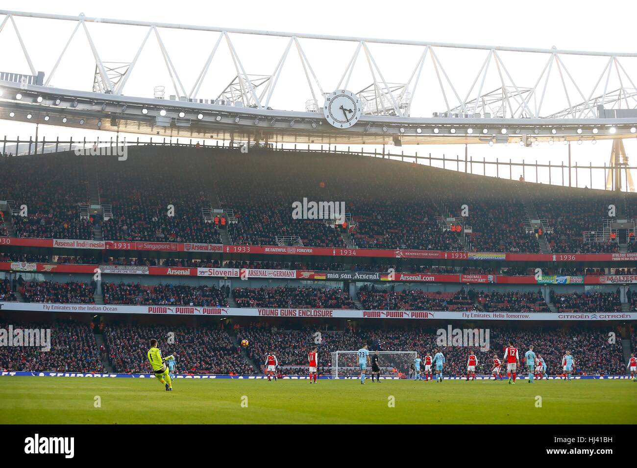 Vue générale de l'Emirates Stadium Réveil fin au cours du premier match de championnat entre Arsenal et Burnley à l'Emirates Stadium de Londres. 22 janvier, 2017. Utilisez UNIQUEMENT ÉDITORIALE Banque D'Images