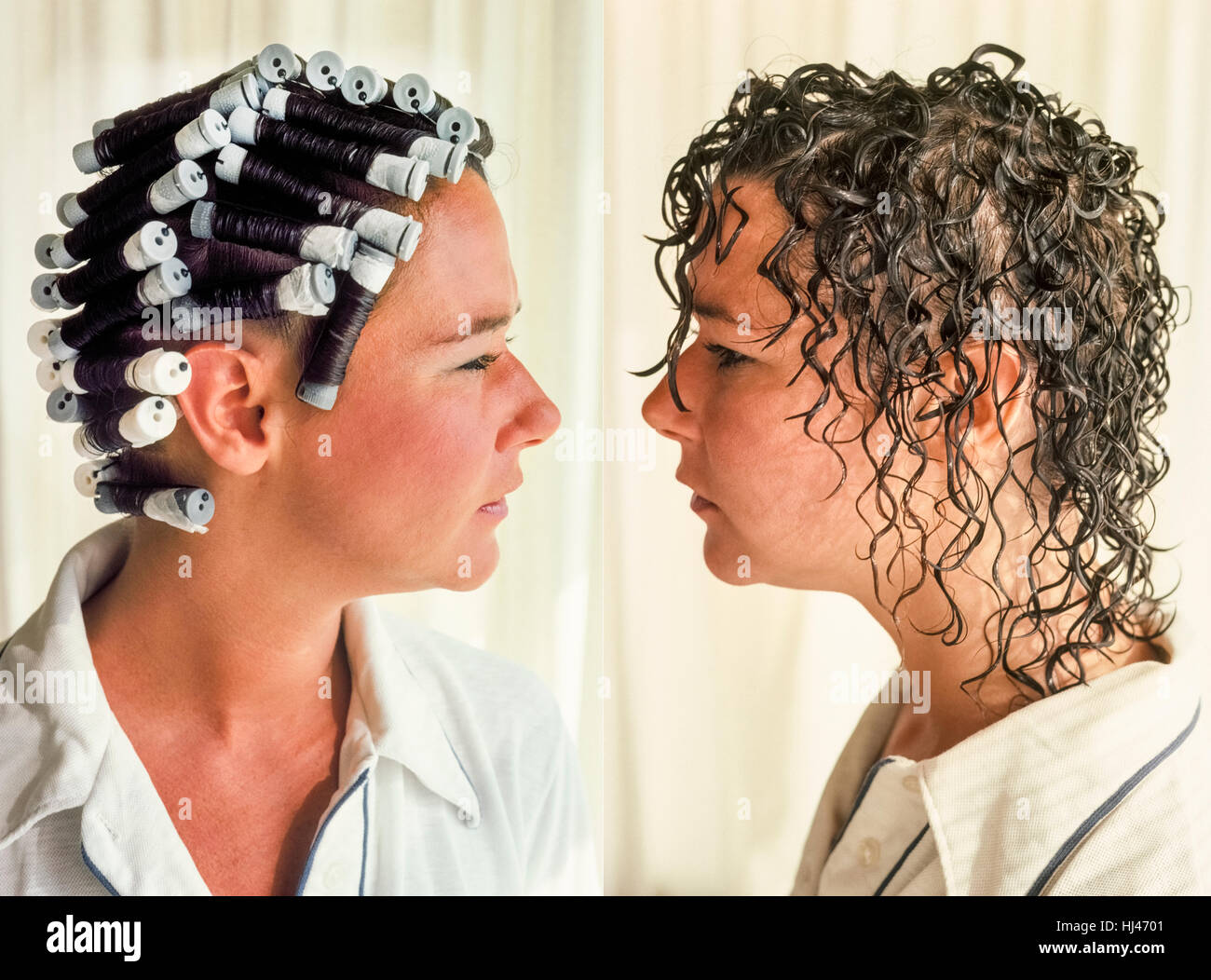 Cette image composite montre une jeune femme de race blanche en deux étapes  d'un traitement de la coiffure couramment appelé un "permanente" ou "perm'  pour créer des cheveux bouclés par moyens mécaniques