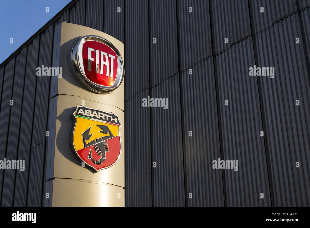 PRAGUE, RÉPUBLIQUE TCHÈQUE - le 20 janvier : Fiat et Abarth logo de l'entreprise bâtiment concessionnaire Banque D'Images