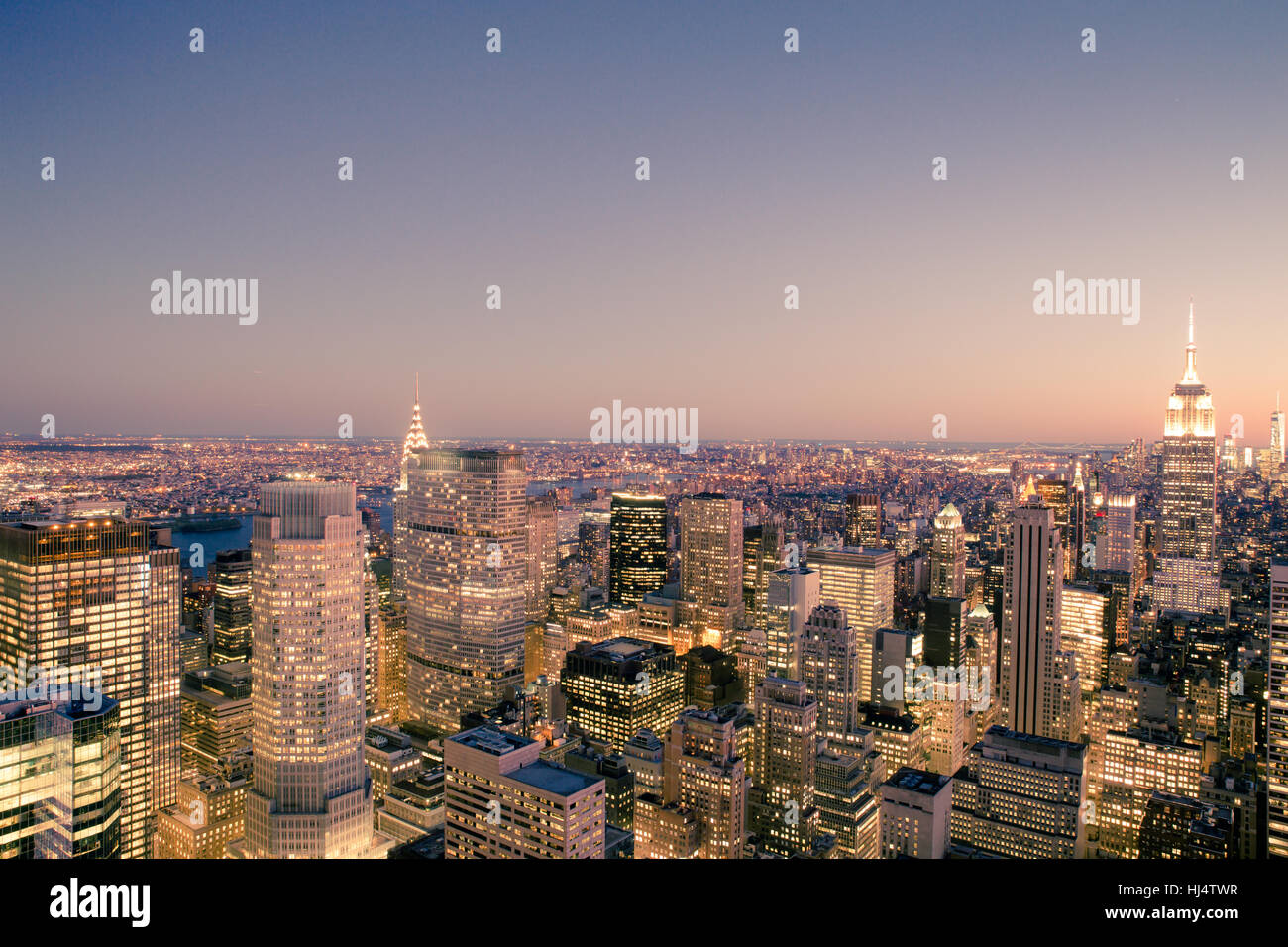Magnifique coucher de soleil sur la ville de New York à partir de midtown Manhattan Banque D'Images